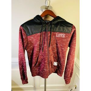 ADORABLE! Supernova medium Junior Burgundy “LOVE” Cropped Hoodie(92)